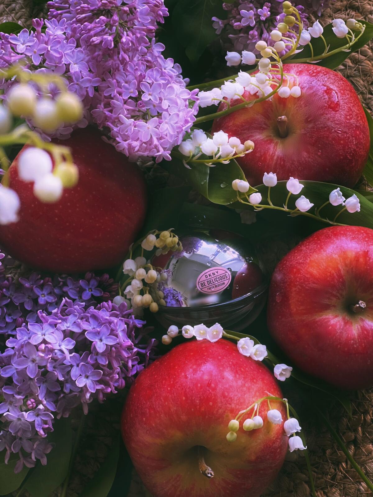 عطر ادکلن دی کی ان وای بی دلیشز فرش بلوسوم دونا کارن - DKNY Be Delicious Fresh Blossom Donna Karan - بررسی، قیمت و خرید