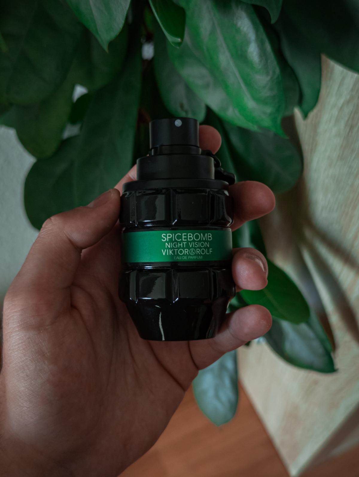 عطر ادکلن اسپایس بامب نایت ویژن او د پرفیوم ویکتور اند رولف - Spicebomb Night Vision Eau de Parfum Viktor&Rolf - بررسی، قیمت و خرید