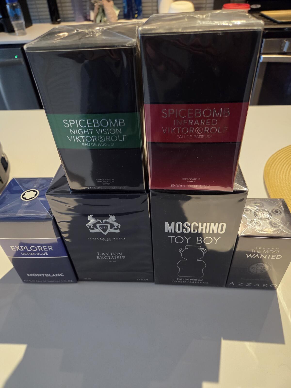 عطر ادکلن اکسپلور اولترا بلو مون‌بلانک - Explorer Ultra Blue Montblanc - بررسی، قیمت و خرید