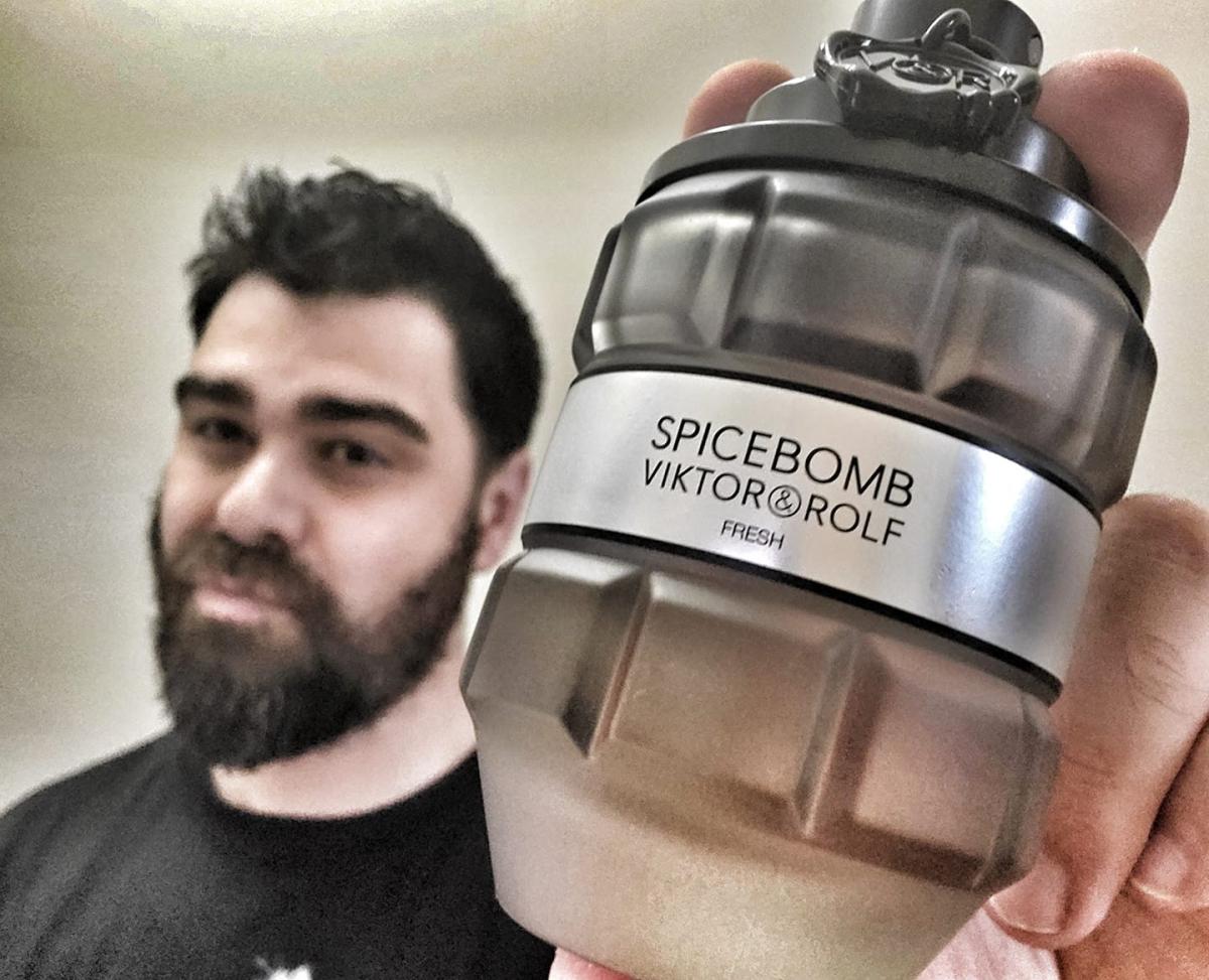 عطر ادکلن اسپایس بم او فرچ ویکتور اند رولف - Spicebomb Eau Fraiche Viktor&Rolf - بررسی، قیمت و خرید