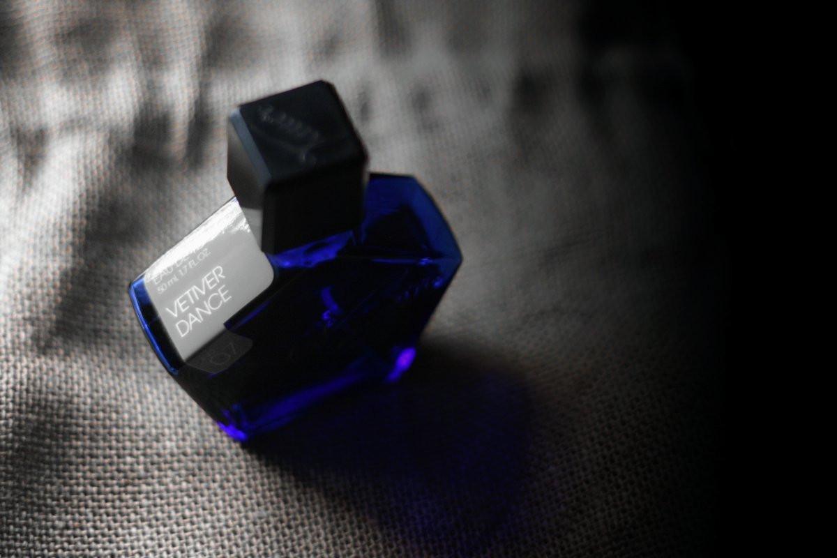 عطر ادکلن اُ سِوِن وِتیوِر دَنس تاور پرفیومز - 07 Vetiver Dance Tauer Perfumes - بررسی، قیمت و خرید