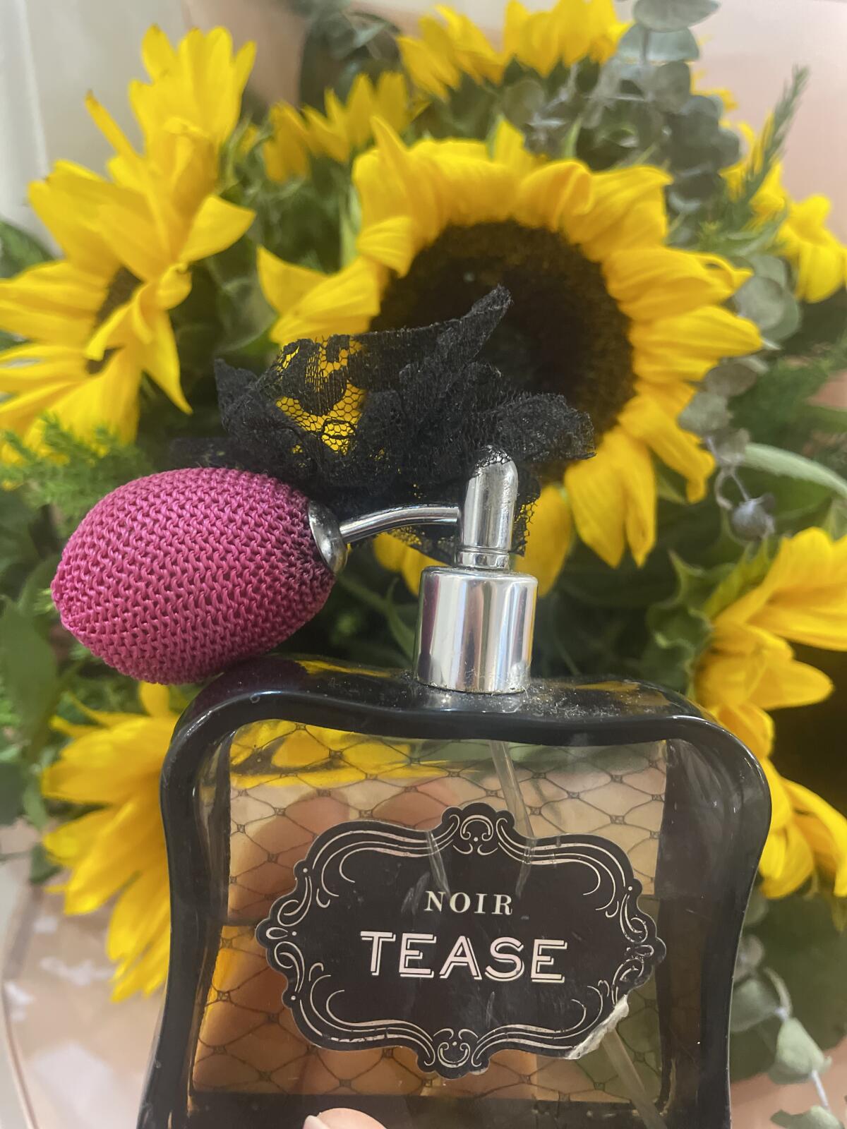 عطر ادکلن س.کسی لیتل تینگز نویر تیز ویکتوریا سیکرت - Se.xy Little Things Noir Tease Victoria's Secret - بررسی، قیمت و خرید