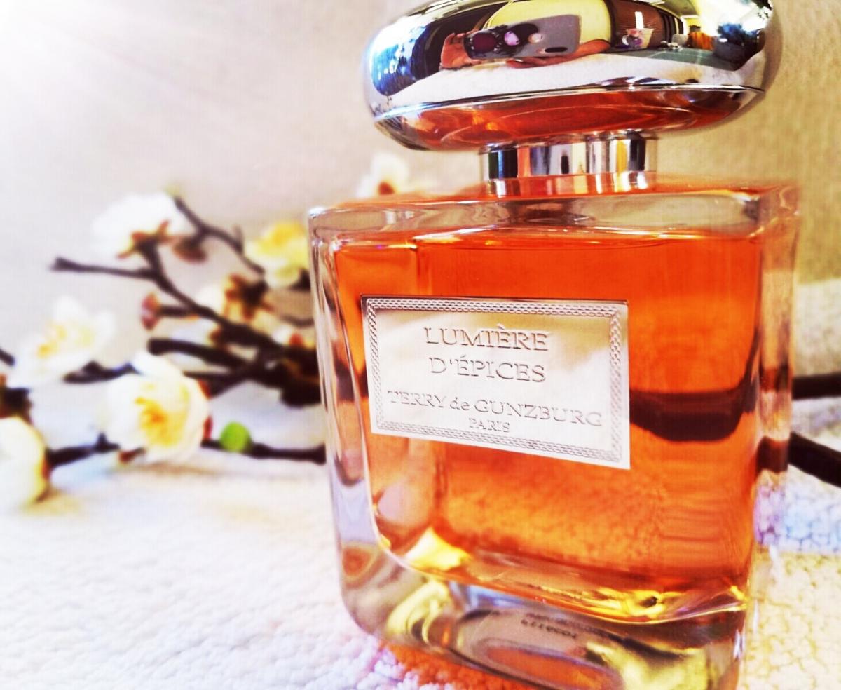 عطر ادکلن لومیر د اِپیس تری دی گانزبرگ - Lumiere d'Epices Terry de Gunzburg - بررسی، قیمت و خرید
