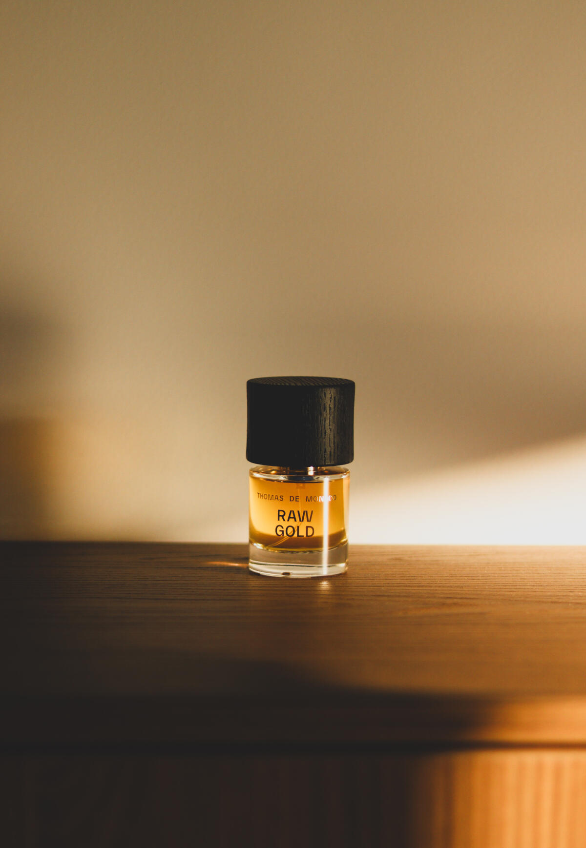 عطر ادکلن را گلد اکستریت د پرفیوم توماس دو موناکو - Raw Gold Extrait de Parfum Thomas de Monaco - بررسی، قیمت و خرید