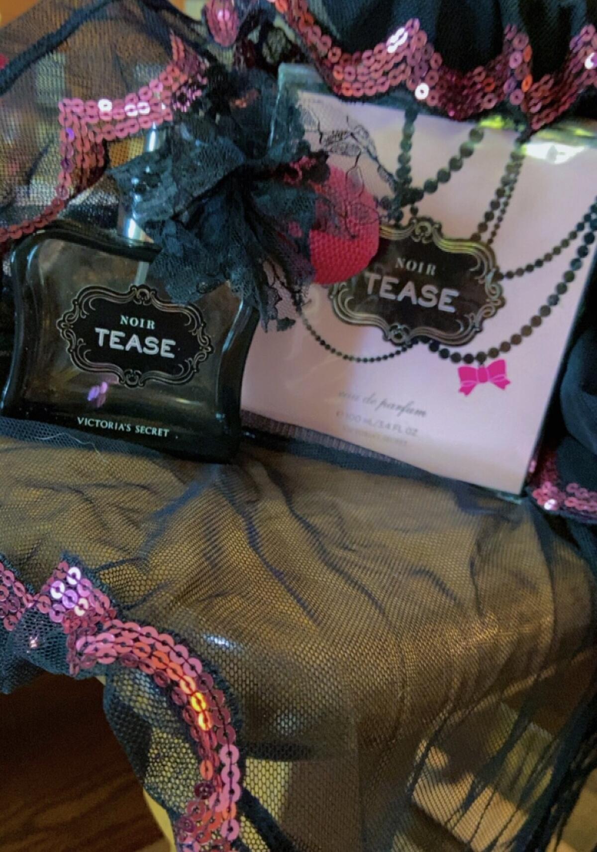 عطر ادکلن س.کسی لیتل تینگز نویر تیز ویکتوریا سیکرت - Se.xy Little Things Noir Tease Victoria's Secret - بررسی، قیمت و خرید