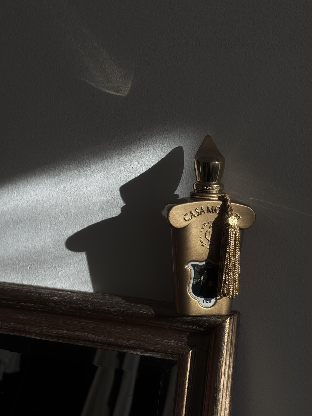عطر ادکلن لیرا زرژف - Lira Xerjoff - بررسی، قیمت و خرید