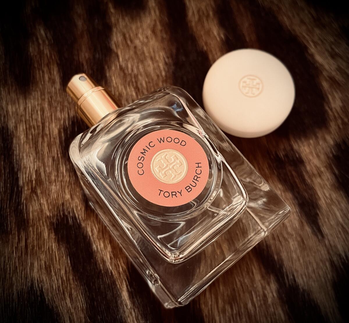 عطر ادکلن کازمیک وود توری برچ - Cosmic Wood Tory Burch - بررسی، قیمت و خرید