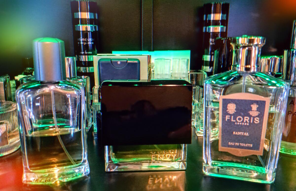 عطر ادکلن ادو سانتال فلوریس - Eau de Santal Floris - بررسی، قیمت و خرید