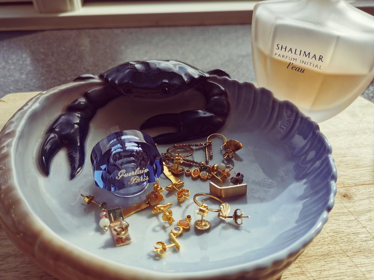 عطر ادکلن گرلن شالیمار پارفوم اینیشیال لئو سی سنشوال گرلن - Guerlain Shalimar Parfum Initial L'Eau Si Sensuelle Guerlain - بررسی، قیمت و خرید