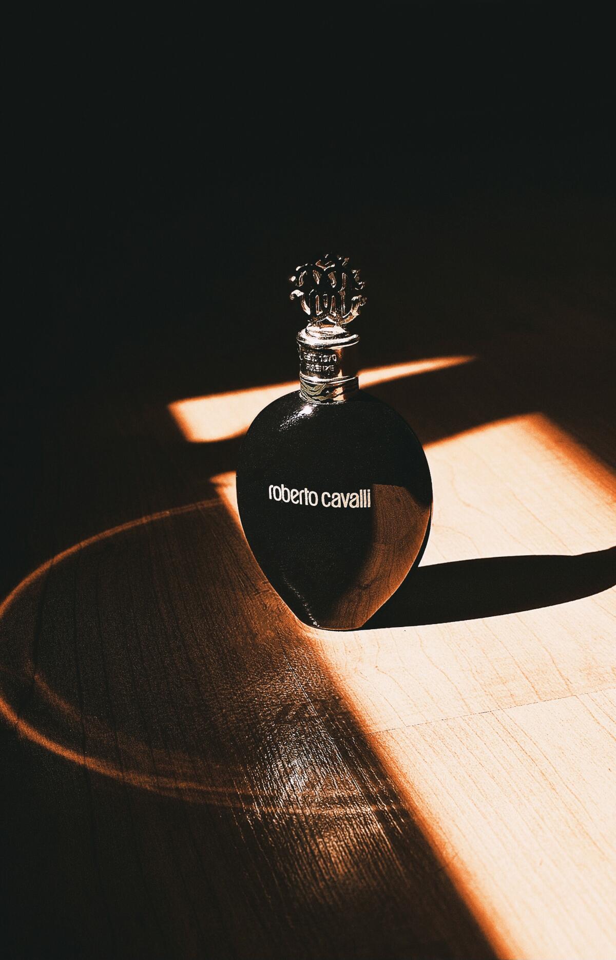 عطر ادکلن رابرتو کاوالی نرو اسولوتو روبرتو کاوالی - Roberto Cavalli Nero Assoluto Roberto Cavalli - بررسی، قیمت و خرید