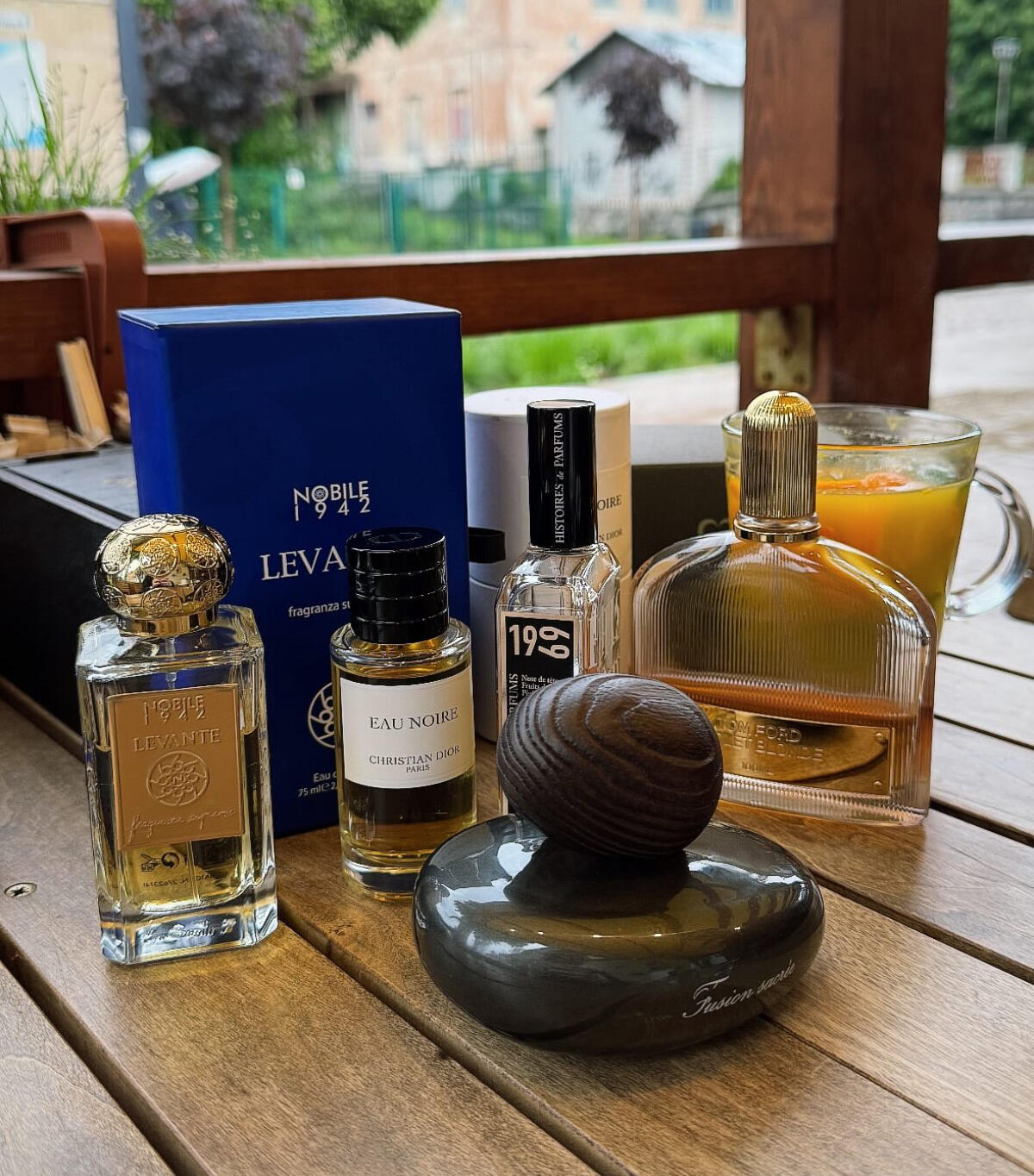 عطر ادکلن وایولت بلوند تام فورد - Violet Blonde Tom Ford - بررسی، قیمت و خرید