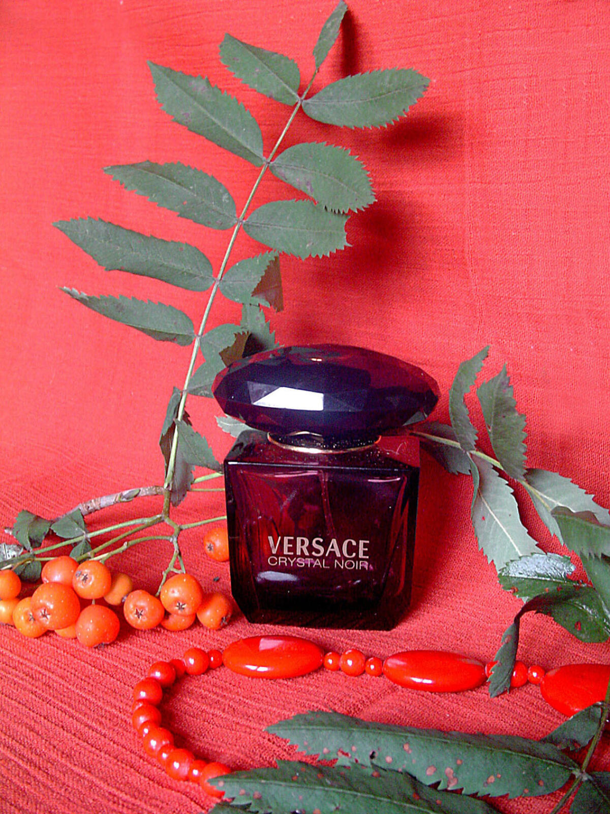 عطر ادکلن کریستال نویر ورساچه - Crystal Noir Versace - بررسی، قیمت و خرید