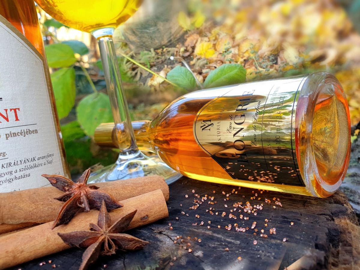 عطر ادکلن اُ د هونگری ویکتوریا مینیا - Eau de Hongrie Viktoria Minya - بررسی، قیمت و خرید
