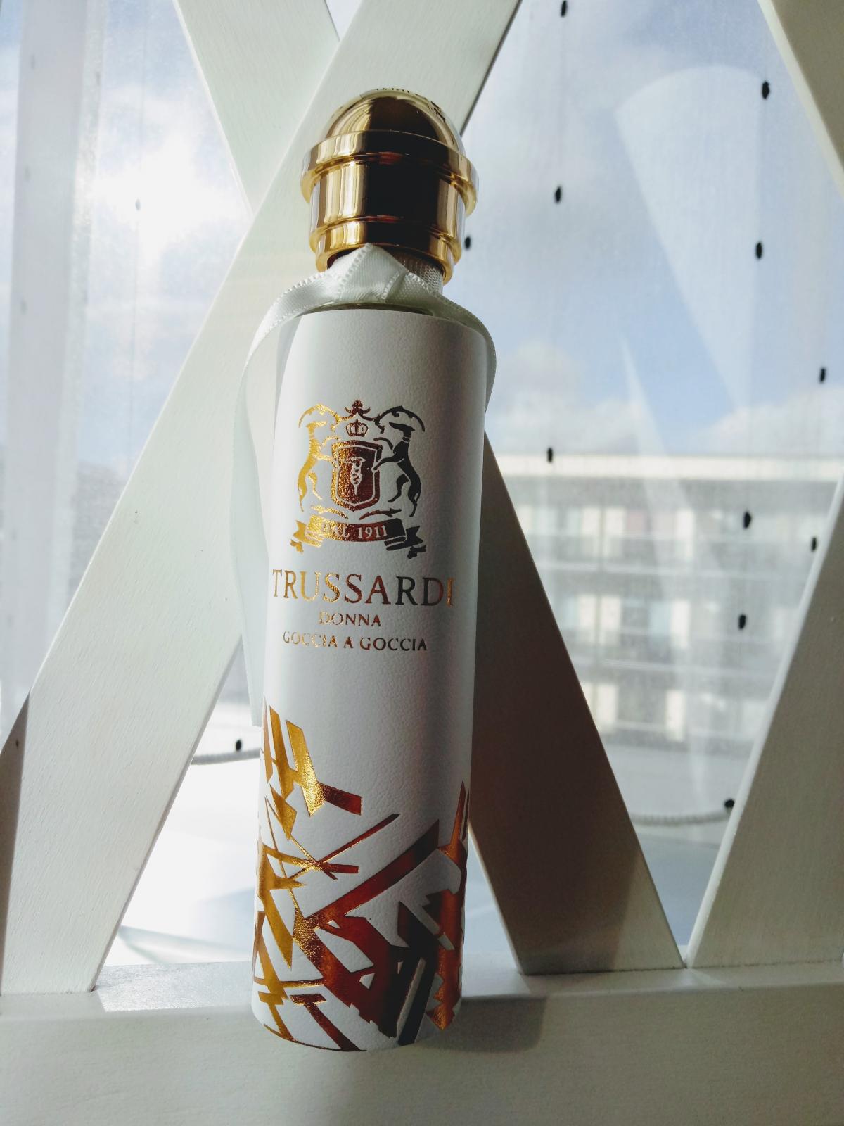 عطر ادکلن تروساردی دونا گوچیا اِ گوچیا تروساردی - Trussardi Donna Goccia a Goccia Trussardi - بررسی، قیمت و خرید