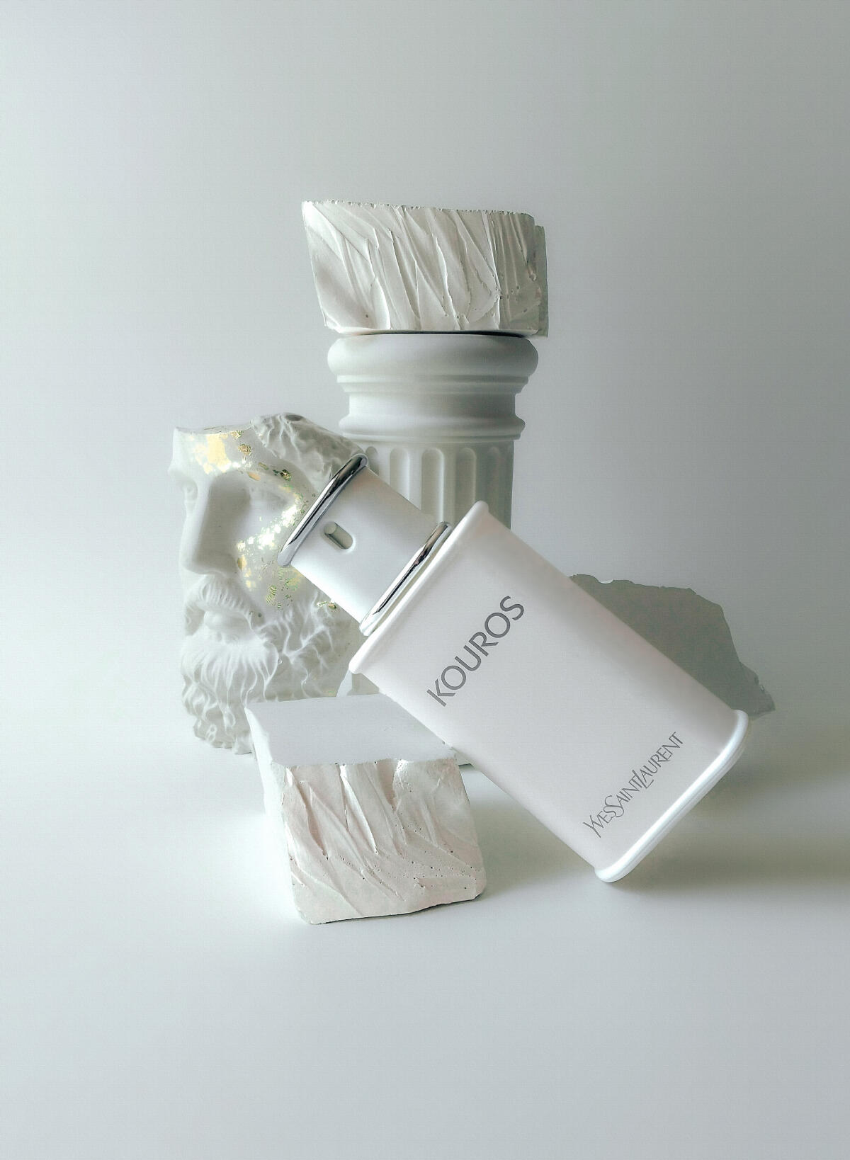 عطر ادکلن کُروس ایو سن لوران - Kouros Yves Saint Laurent - بررسی، قیمت و خرید