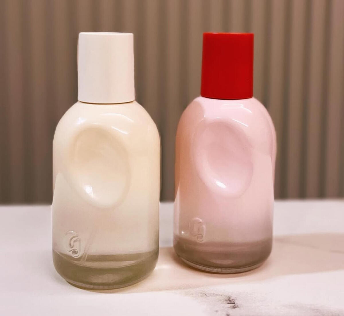 عطر ادکلن یو دو گلاسیه - You Doux Glossier - بررسی، قیمت و خرید