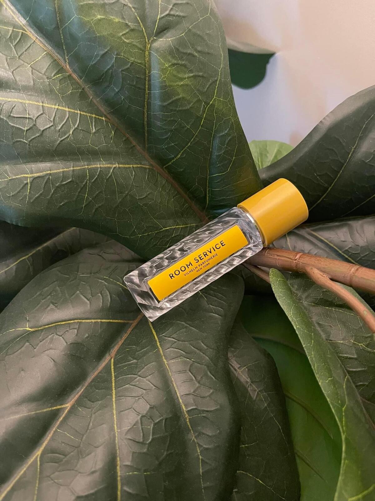 عطر ادکلن روم سرویس ویلهلم پرفیومری - Room Service Vilhelm Parfumerie - بررسی، قیمت و خرید