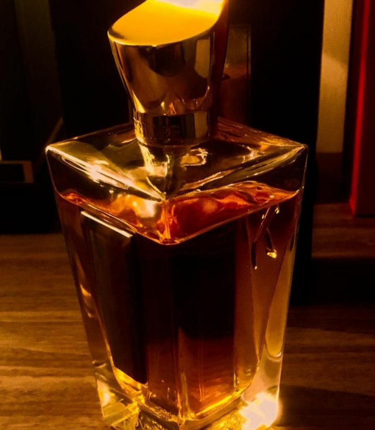عطر ادکلن پیکوایا داما زرجوف - Pikovaya Dama Xerjoff - بررسی، قیمت و خرید