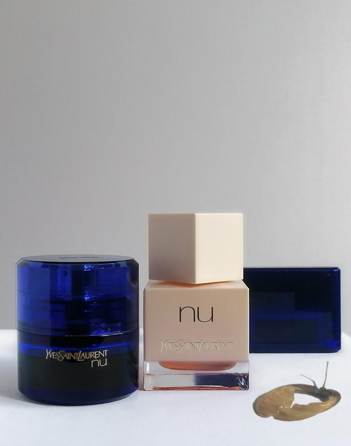 عطر ادکلن لا کالکشن نو ایو سن لوران - La Collection Nu Yves Saint Laurent - بررسی، قیمت و خرید