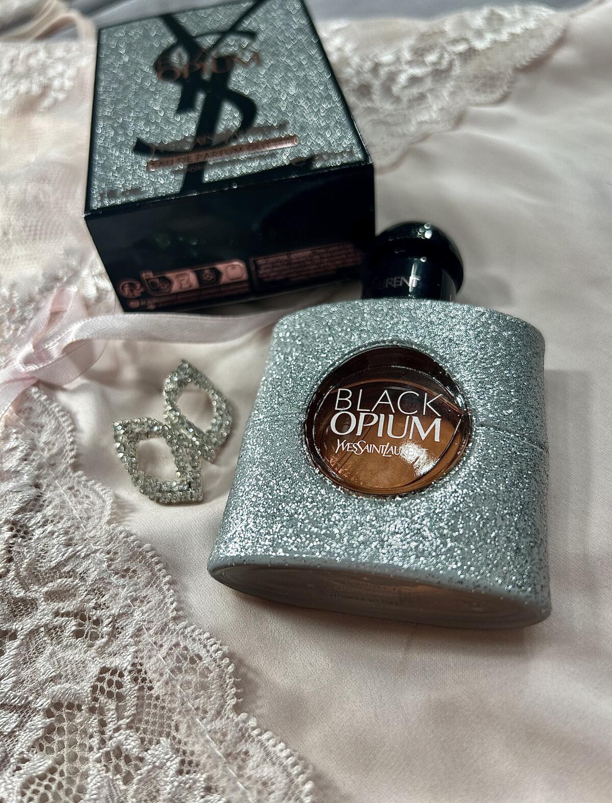 عطر ادکلن بِلَک اُپیوُم گلیتر ایو سن لورن - Black Opium Glitter Yves Saint Laurent - بررسی، قیمت و خرید