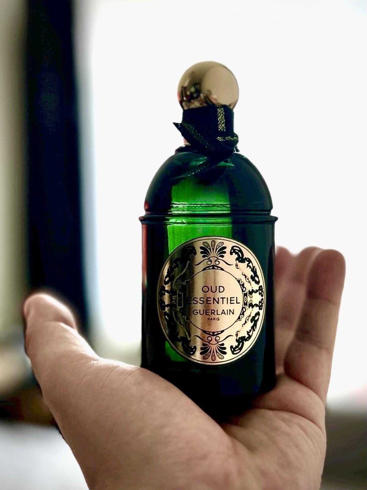 عطر ادکلن اود اسنشیال لز ابسلو دی اورینت گرلن - Les Absolus d'Orient Oud Essentiel Guerlain - بررسی، قیمت و خرید