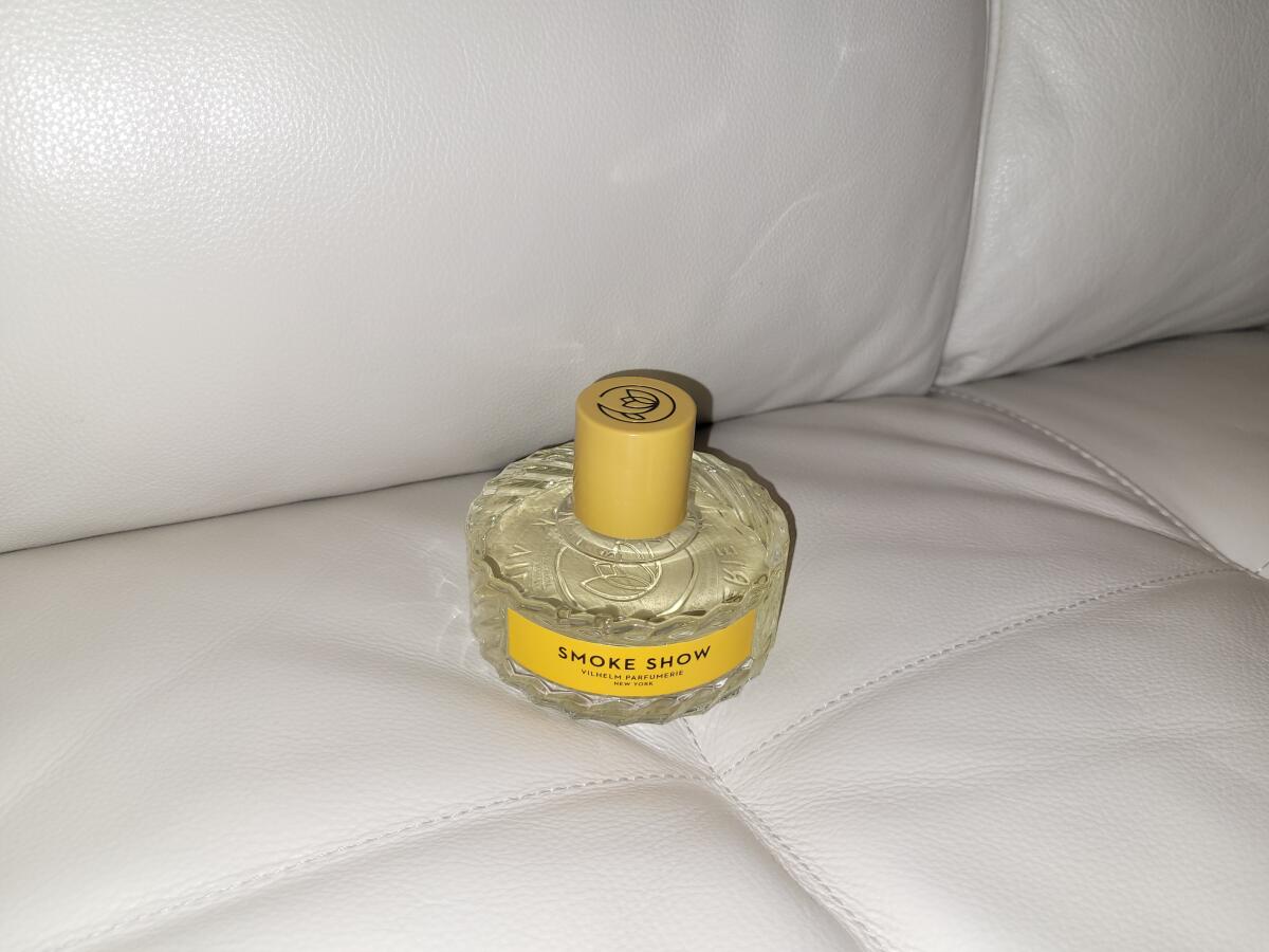 عطر ادکلن اسموک شو ویلهلم پرفیومری - Smoke Show Vilhelm Parfumerie - بررسی، قیمت و خرید