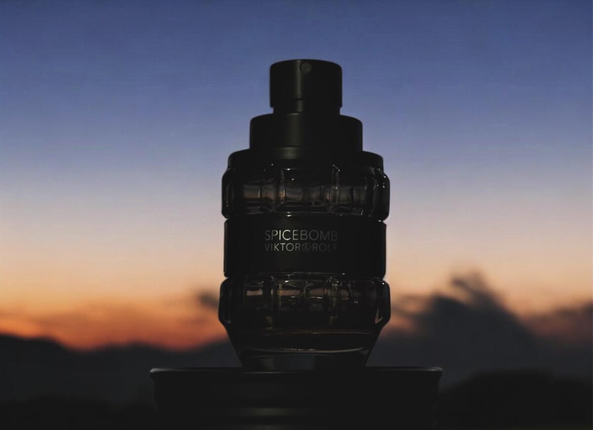 عطر ادکلن اسپایس بامب ویکتور اند رالف - Spicebomb Viktor&Rolf - بررسی، قیمت و خرید