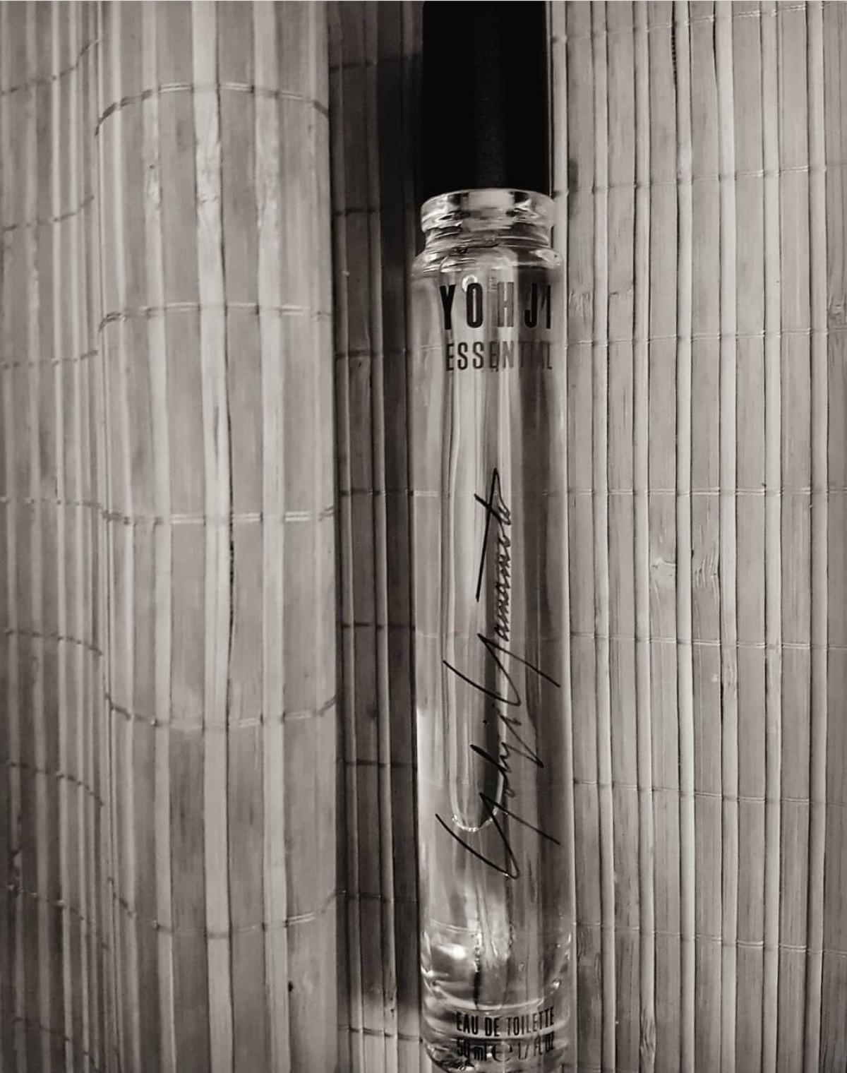 عطر ادکلن یوهجی اسنشیال یوجی یاماموتو - Yohji Essential Yohji Yamamoto - بررسی، قیمت و خرید