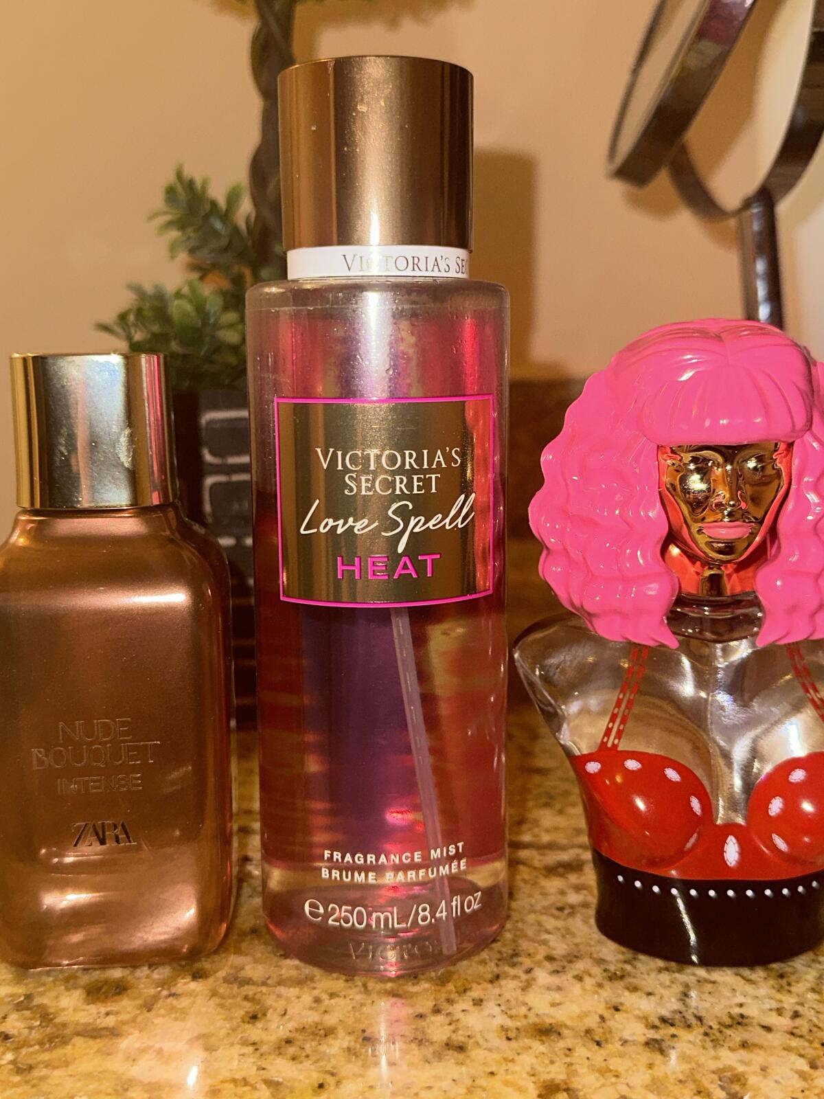 عطر ادکلن میناجستی نیکی میناژ - Minajesty Nicki Minaj - بررسی، قیمت و خرید