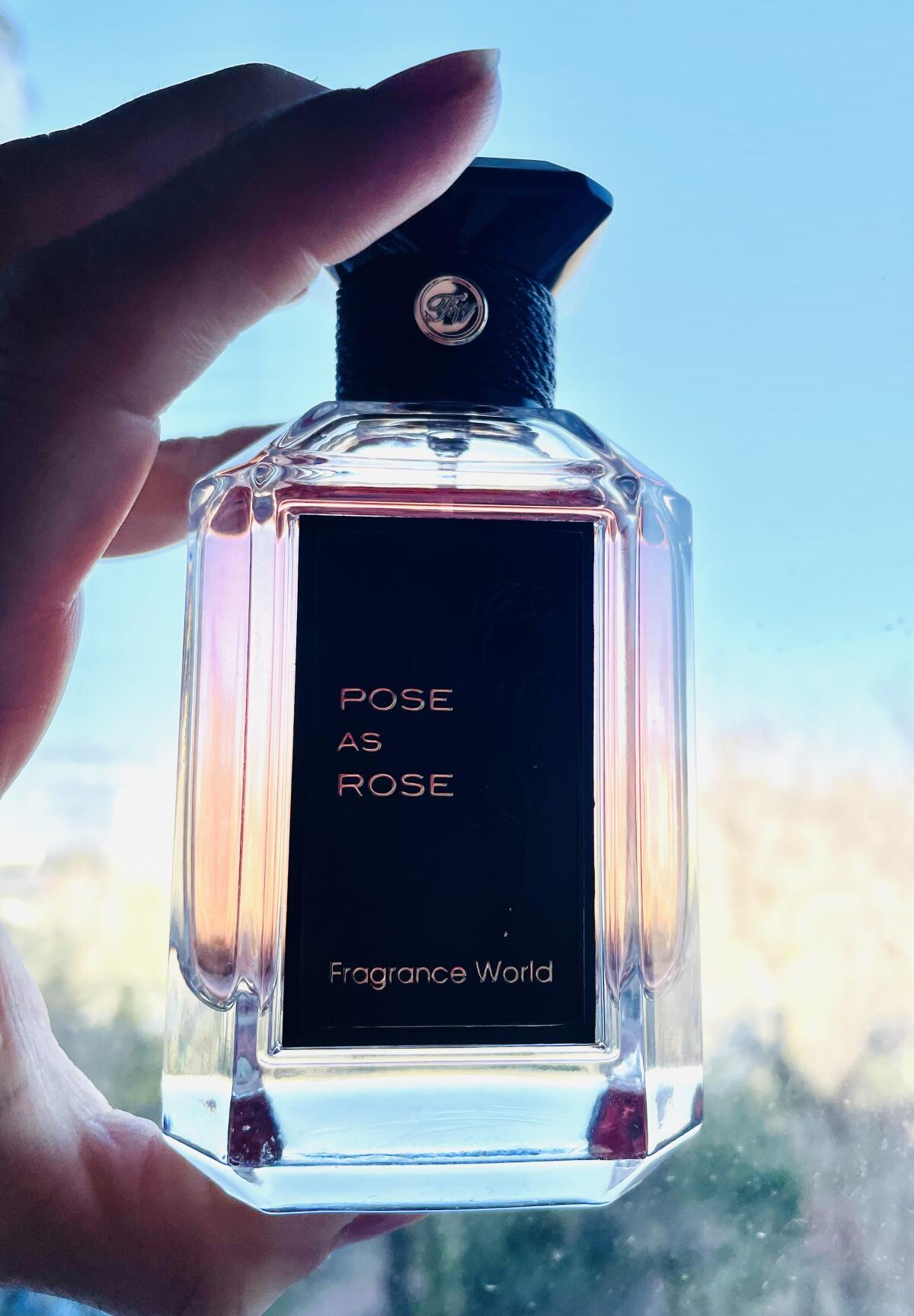عطر ادکلن پوز از روز فرگرنس وُرلد - Pose As Rose Fragrance World - بررسی، قیمت و خرید