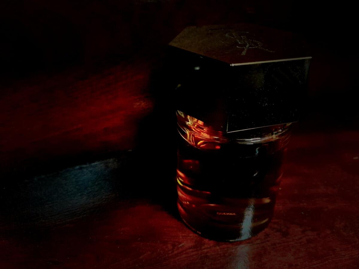 عطر ادکلن لهوم اُ د پارفوم ایو سن لوران - L'Homme Eau de Parfum Yves Saint Laurent - بررسی، قیمت و خرید