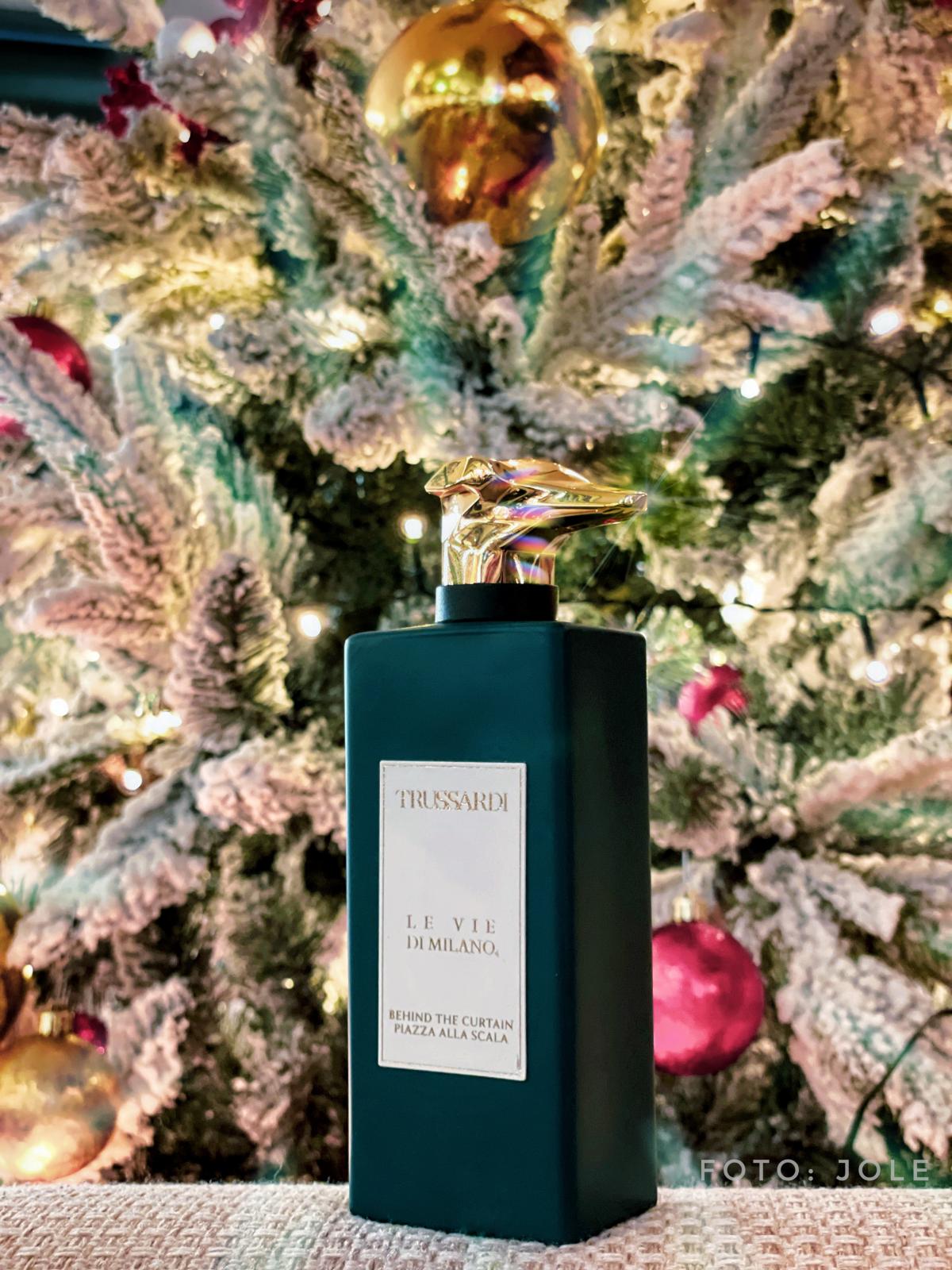 عطر ادکلن بِهایند دِ کِرتِن پیاتزا الا اسکالا تروساردی - Behind The Curtain Piazza Alla Scala Trussardi - بررسی، قیمت و خرید
