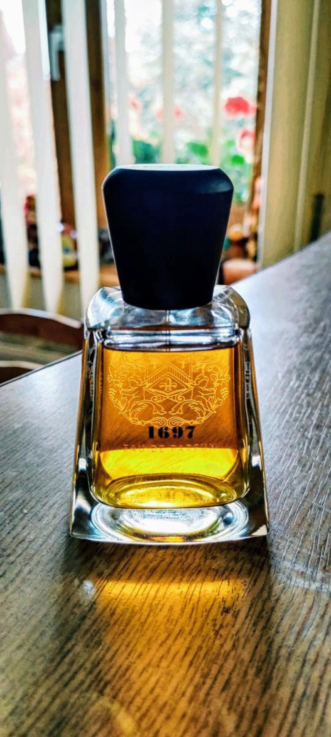 عطر ادکلن شانزده نود و هفت فراپین - 1697 Frapin - بررسی، قیمت و خرید