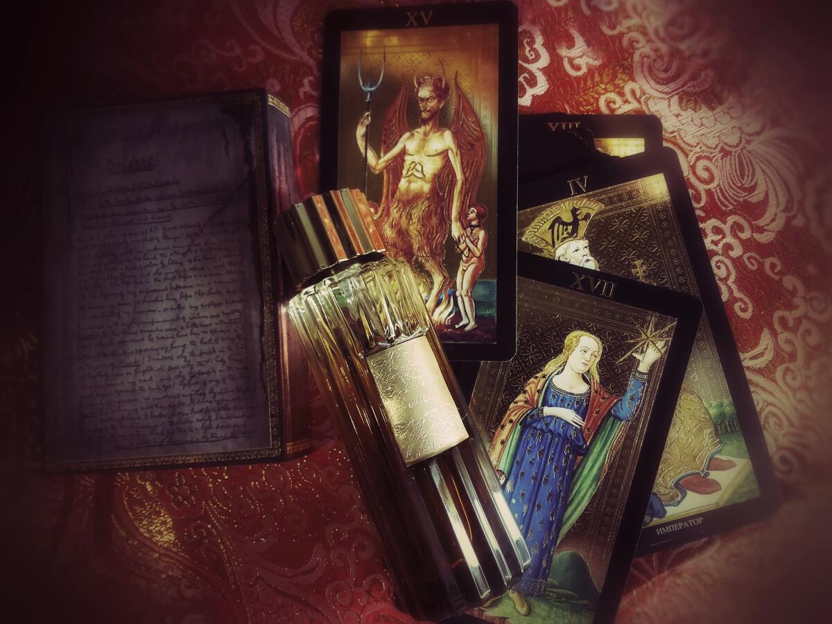 عطر ادکلن دراکولا وایاج رویال - Dracula Voyage Royal - بررسی، قیمت و خرید