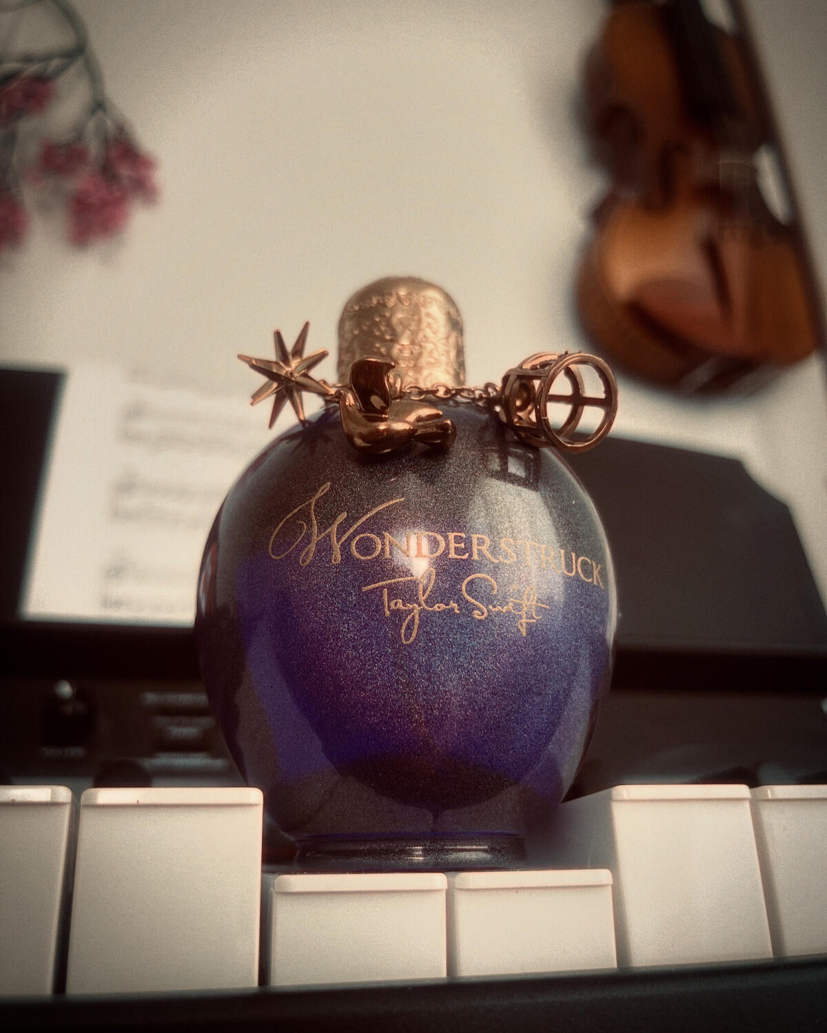 عطر ادکلن واندرستراکم تیلور سوئیفت - Wonderstruck Taylor Swift - بررسی، قیمت و خرید