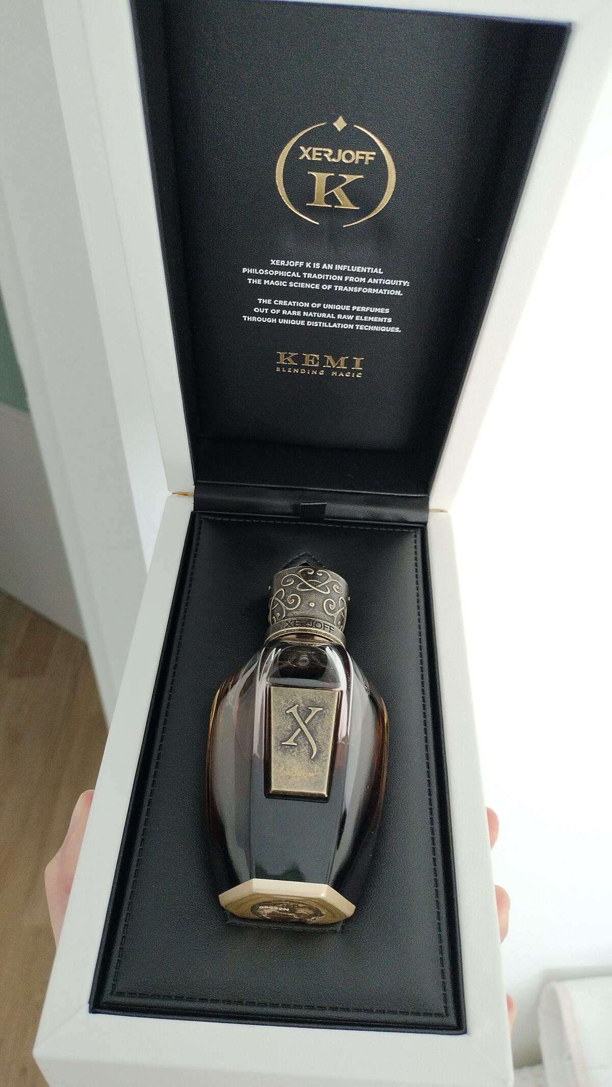 عطر ادکلن اُروم زرجف - Aurum Xerjoff - بررسی، قیمت و خرید