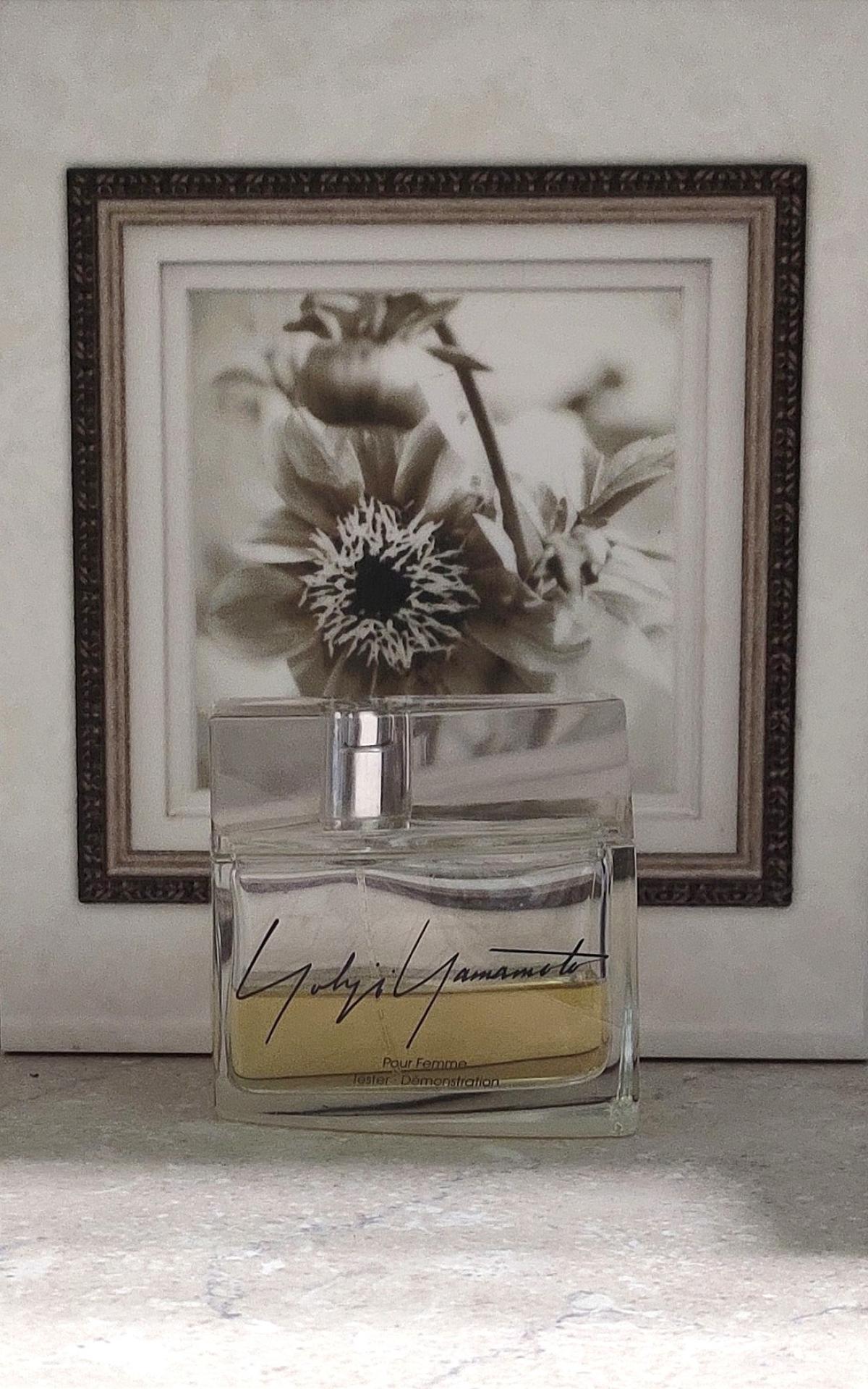 عطر ادکلن یوجی یاماموتو پور فم یوجی یاماموتو - Yohji Yamamoto pour Femme Yohji Yamamoto - بررسی، قیمت و خرید