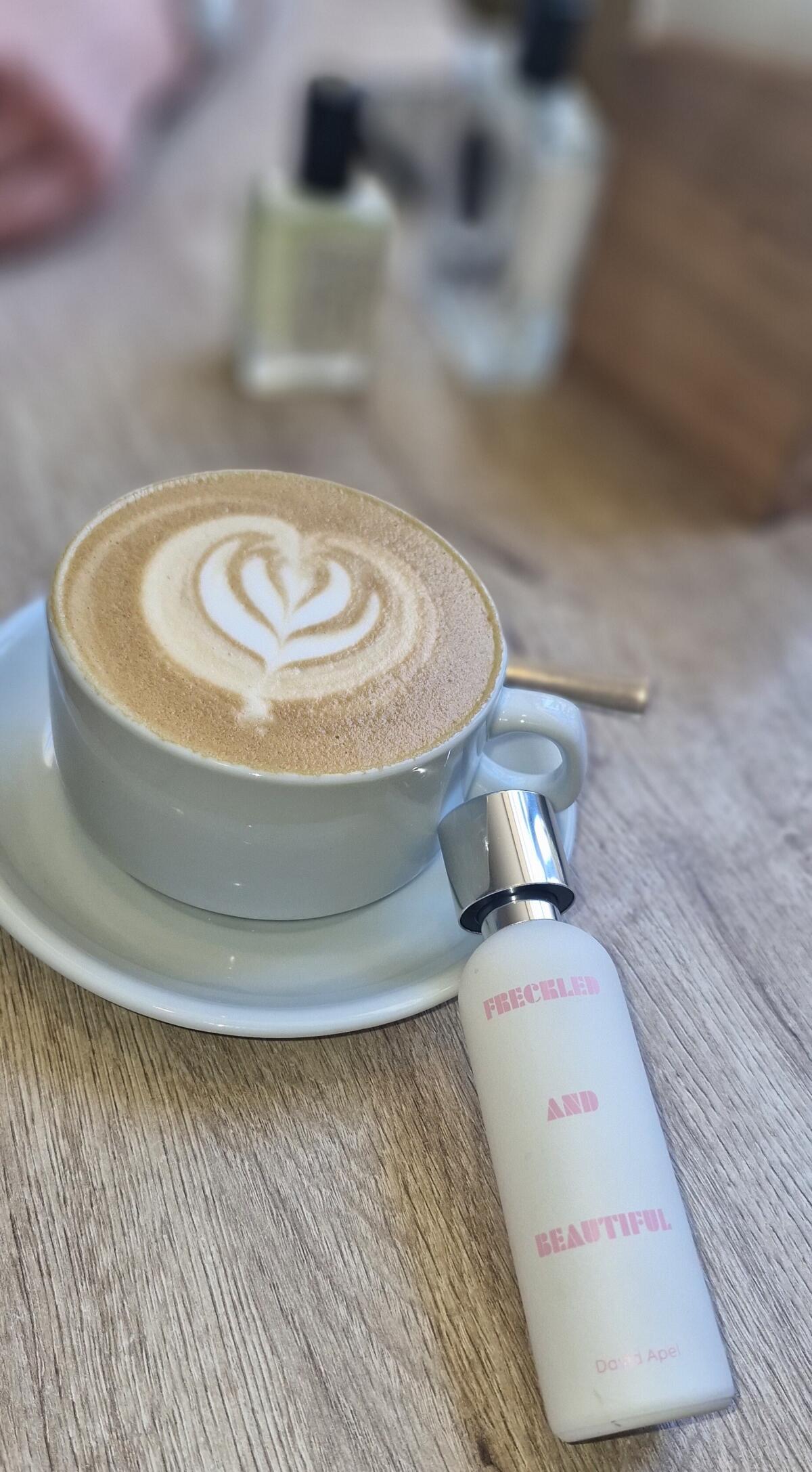 عطر ادکلن فرکلد اند بیوتیفول وات وی دو ایز سیکرت - Freckled and Beautiful What We Do Is Secret - بررسی، قیمت و خرید