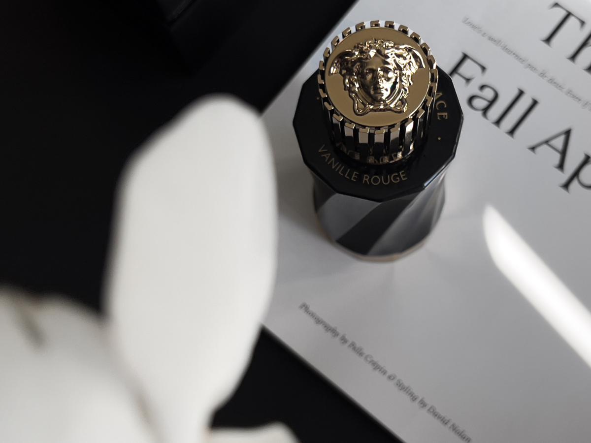 عطر ادکلن وانیل رژ ورساچه - Vanille Rouge Versace - بررسی، قیمت و خرید