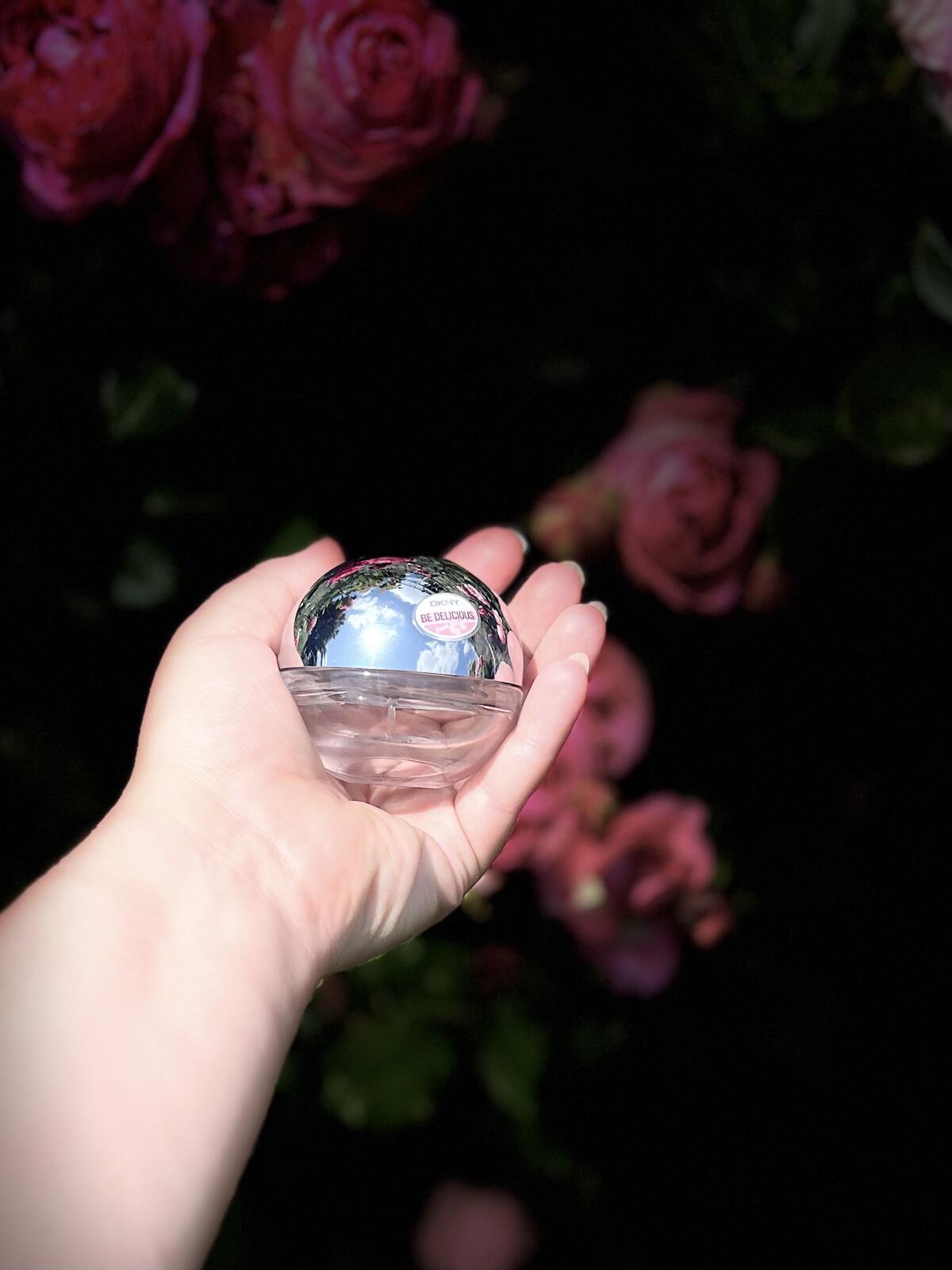 عطر ادکلن دی کی ان وای بی دلیشز فرش بلوسوم دونا کارن - DKNY Be Delicious Fresh Blossom Donna Karan - بررسی، قیمت و خرید