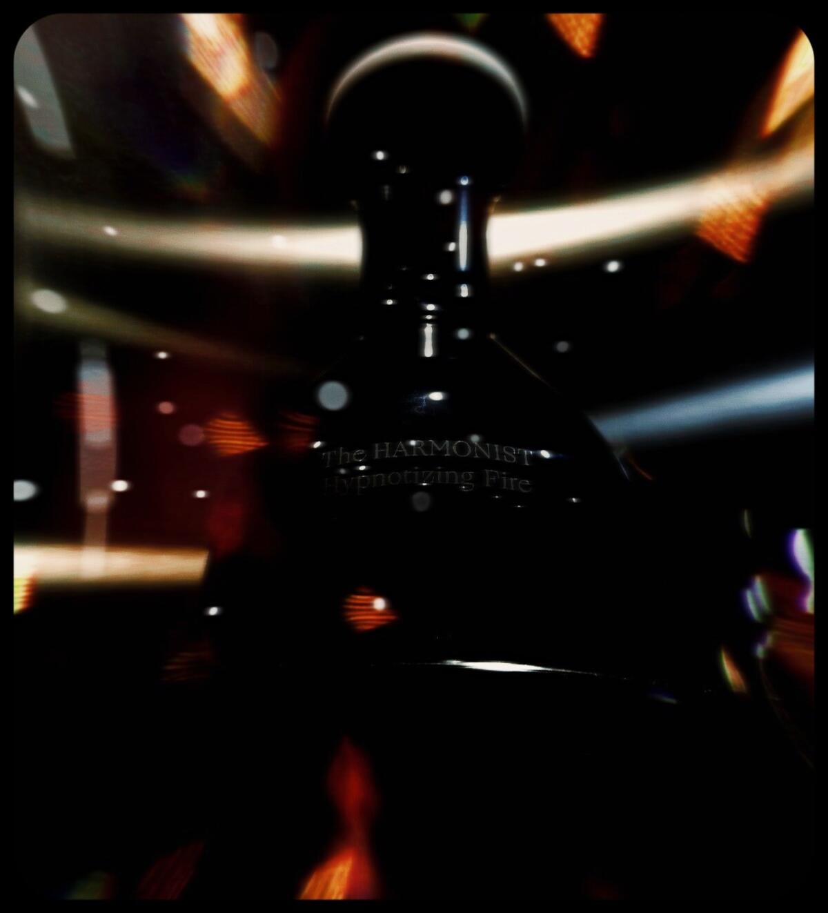 عطر ادکلن هایپنوتایزینگ فایر د هارمونیست - Hypnotizing Fire The Harmonist - بررسی، قیمت و خرید