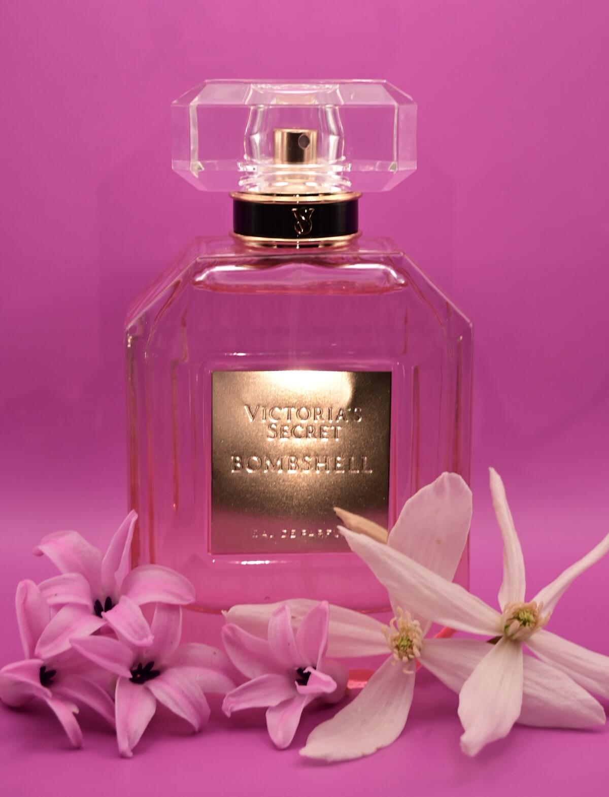 عطر ادکلن بامشل ویکتوریا سیکرت - Bombshell Victoria's Secret - بررسی، قیمت و خرید