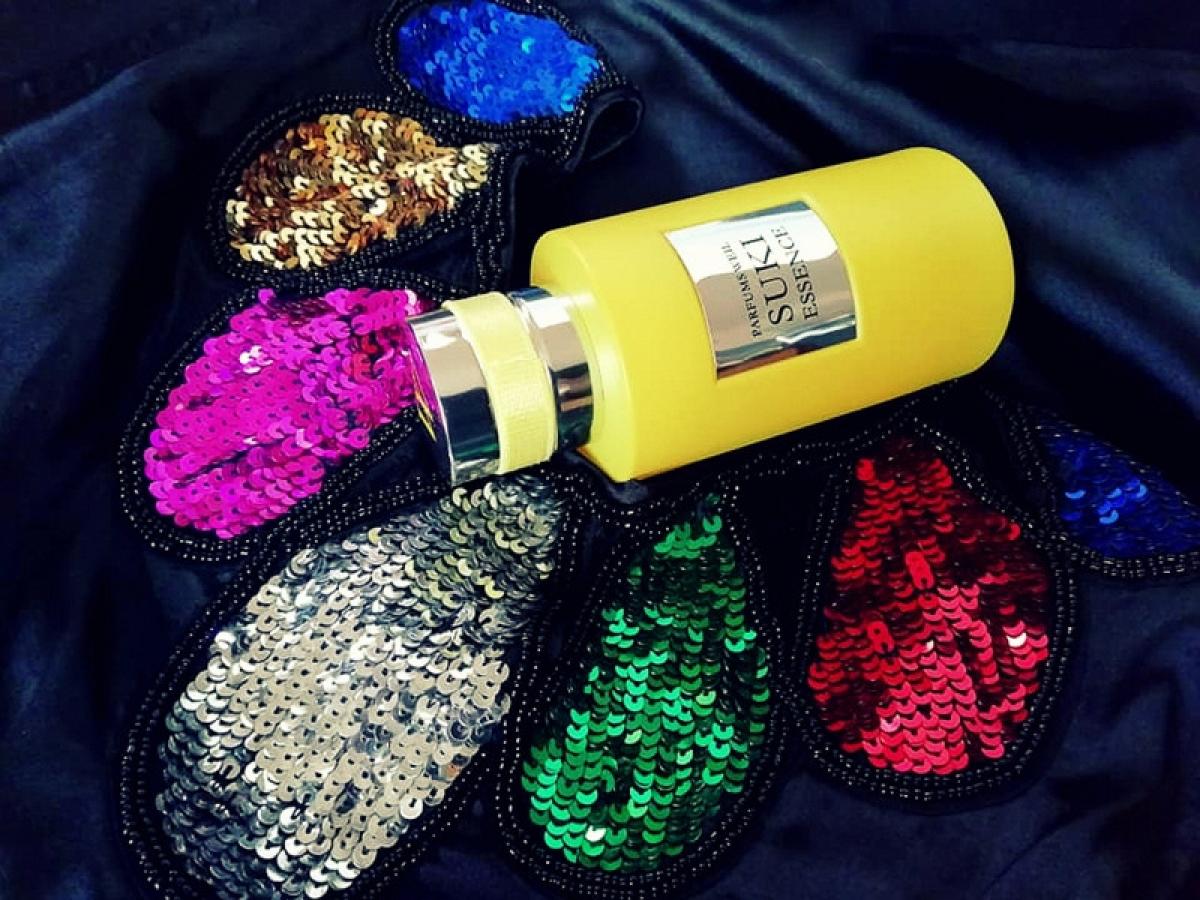 عطر ادکلن سوکی اسنس وایل - Suki Essence Weil - بررسی، قیمت و خرید