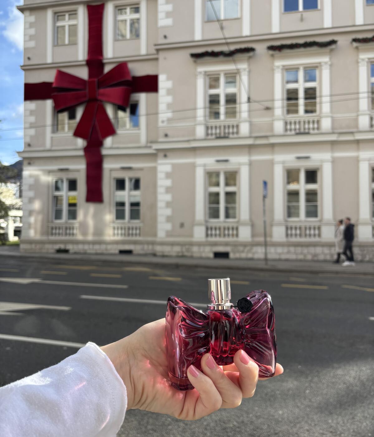 عطر ادکلن بون بون ویکتور اند رولف - Bonbon Viktor&Rolf - بررسی، قیمت و خرید