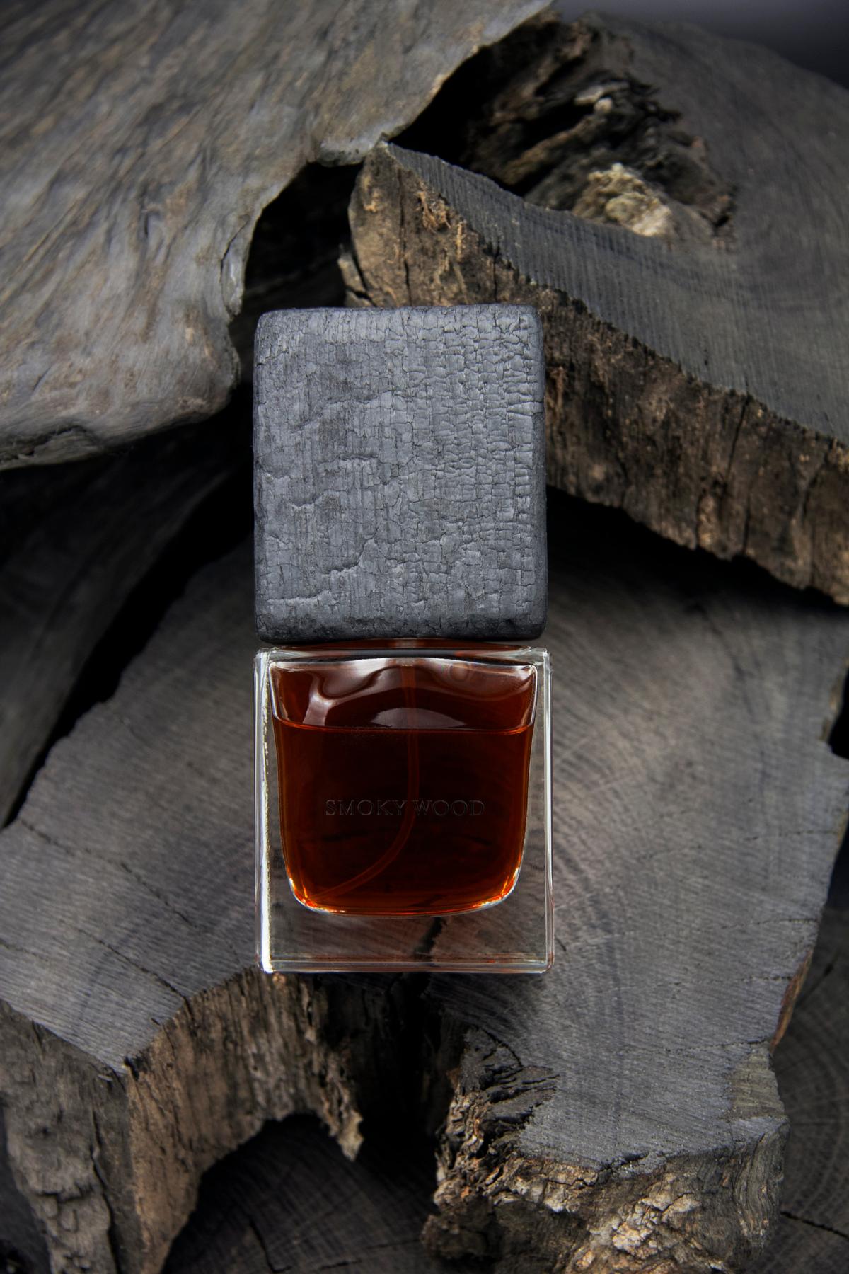 عطر ادکلن اسموکی وود وی دات - Smoky Wood (Горелое Дерево) Vdot - بررسی، قیمت و خرید