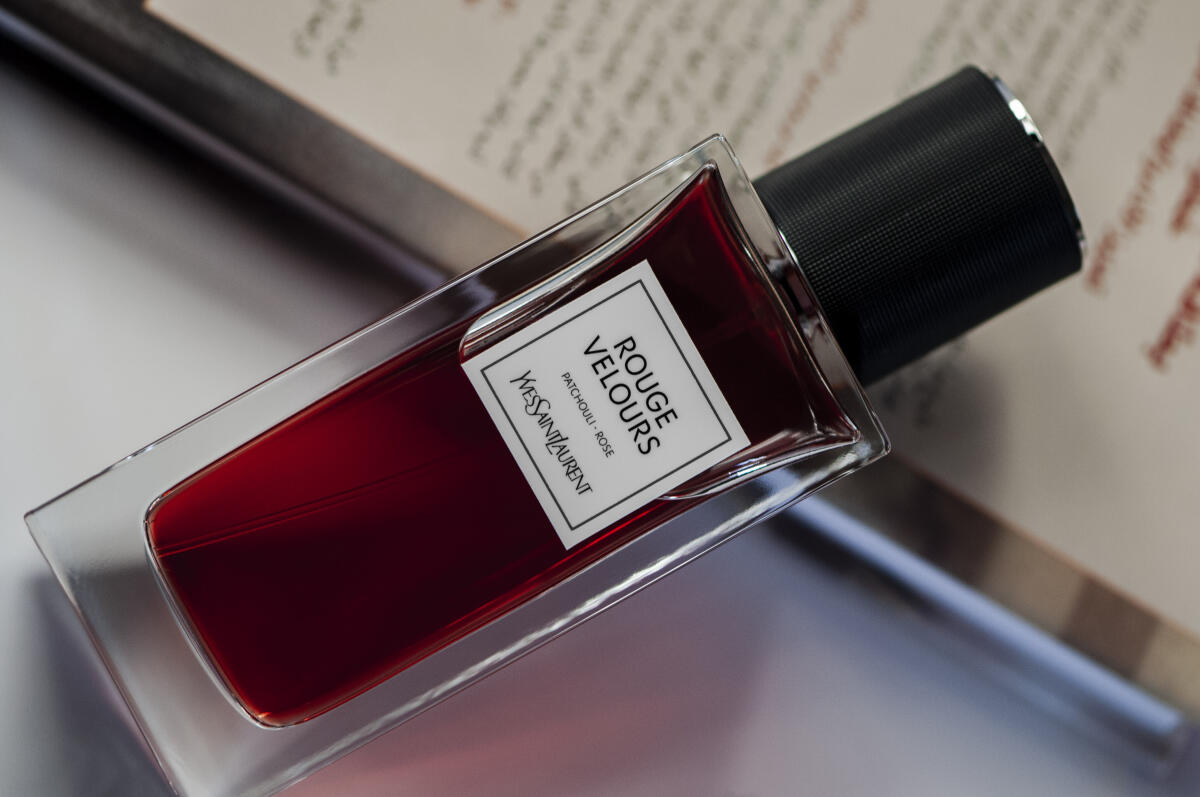 عطر ادکلن روژ ولور ایو سن لورن - Rouge Velours Yves Saint Laurent - بررسی، قیمت و خرید