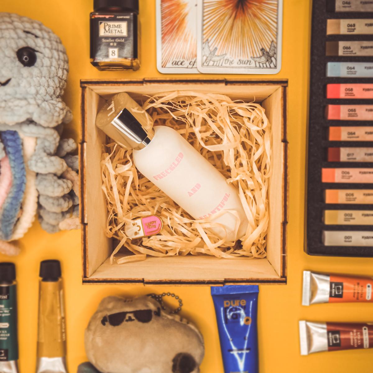 عطر ادکلن فرکلد اند بیوتیفول وات وی دو ایز سیکرت - Freckled and Beautiful What We Do Is Secret - بررسی، قیمت و خرید