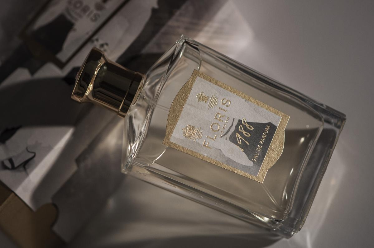 عطر ادکلن هزار و نهصد و هشتاد و هشت فلوریس - 1988 Floris - بررسی، قیمت و خرید