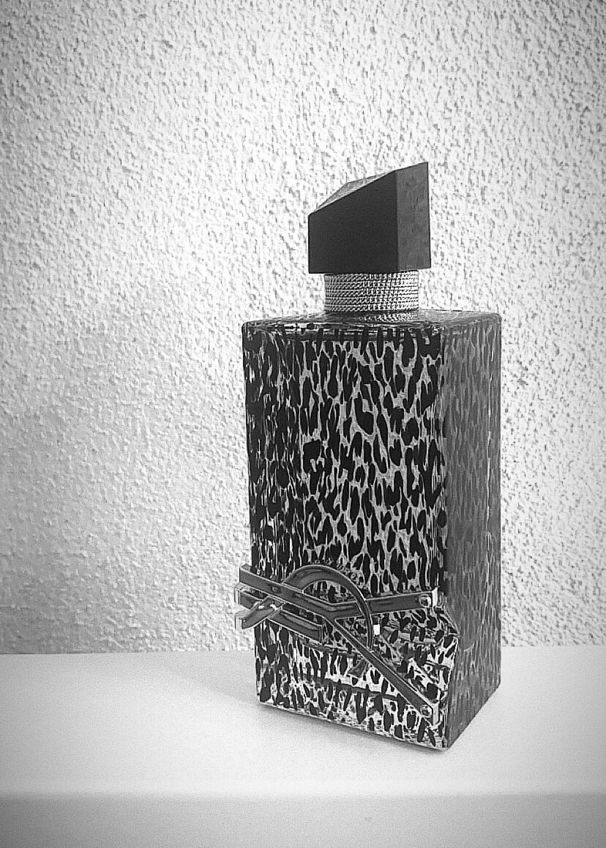 عطر ادکلن لیبر ادو پرفیوم کالکتور ادیشن (دِرِس می وایلد) ایو سن لورن - Libre Eau de Parfum Collector Edition (Dress Me Wild) Yves Saint Laurent - بررسی، قیمت و خرید