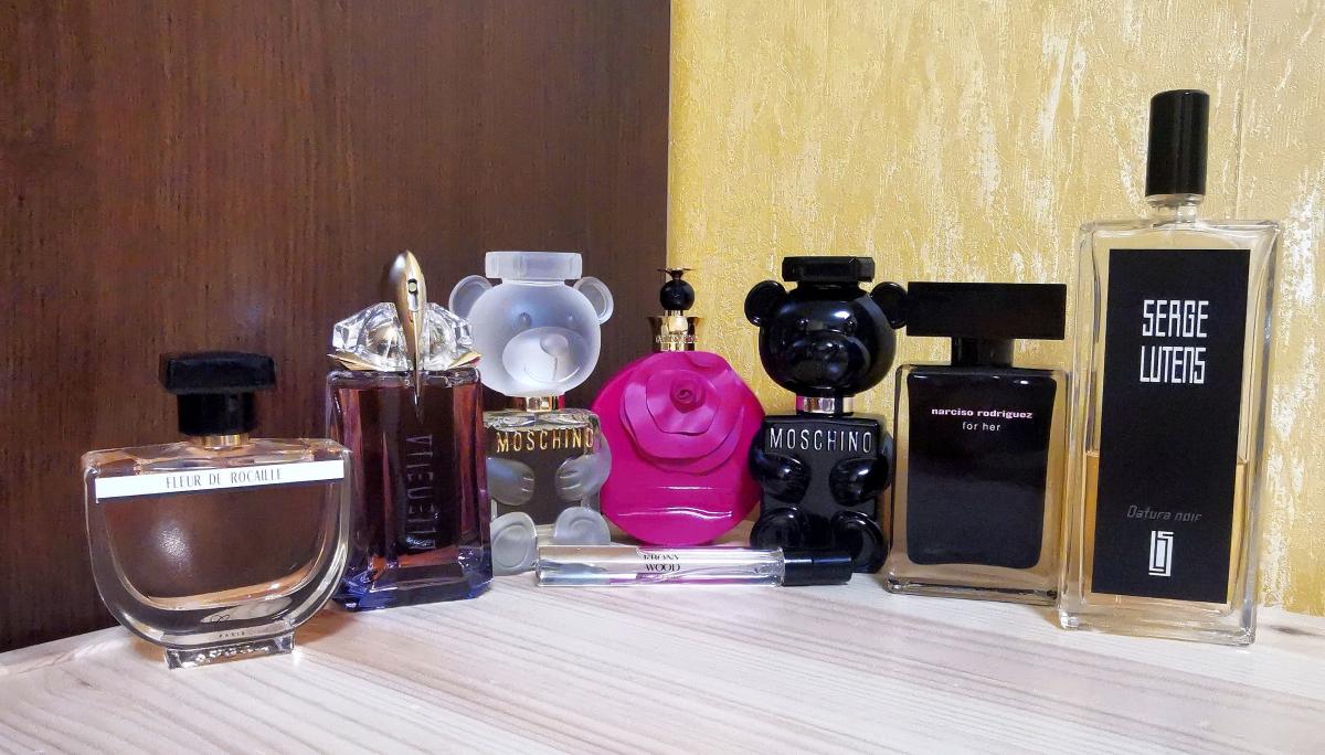 عطر ادکلن والنتینا روسا آسولوتو والنتینو - Valentina Rosa Assoluto Valentino - بررسی، قیمت و خرید